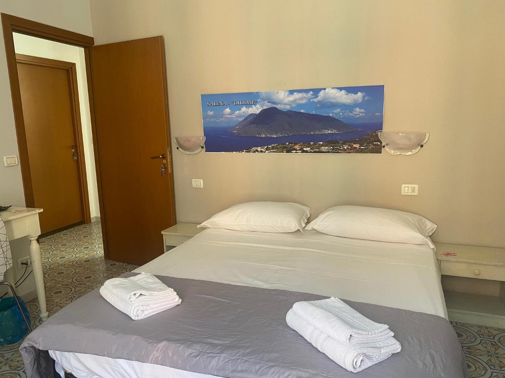 Phenicusa Milazzo Bagian luar foto
